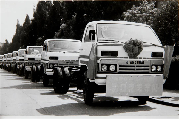 1990年5月，首批出口玻利维亚的江淮汽车.jpg